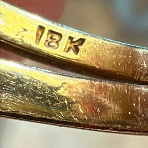 18k 1.91 carat Ruby & Diamond Ring. The photos don’t do it justice. - Picture 6 of 7